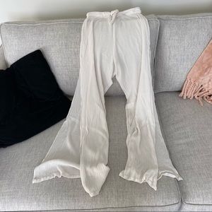 White dippin daisys coverup pants